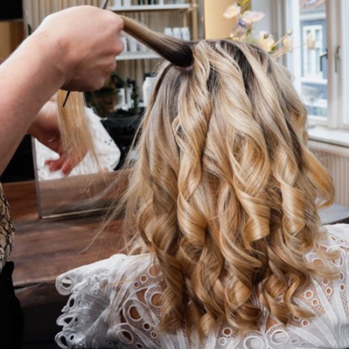 Få dine krøller til at holde hele dagen til konfirmation 2025